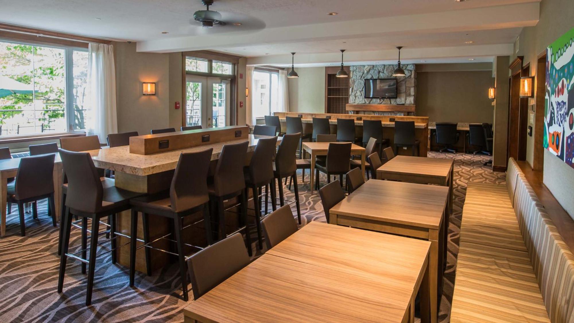 Holiday Inn Express & Suites Tremblant By Ihg Mont-Tremblant Ngoại thất bức ảnh