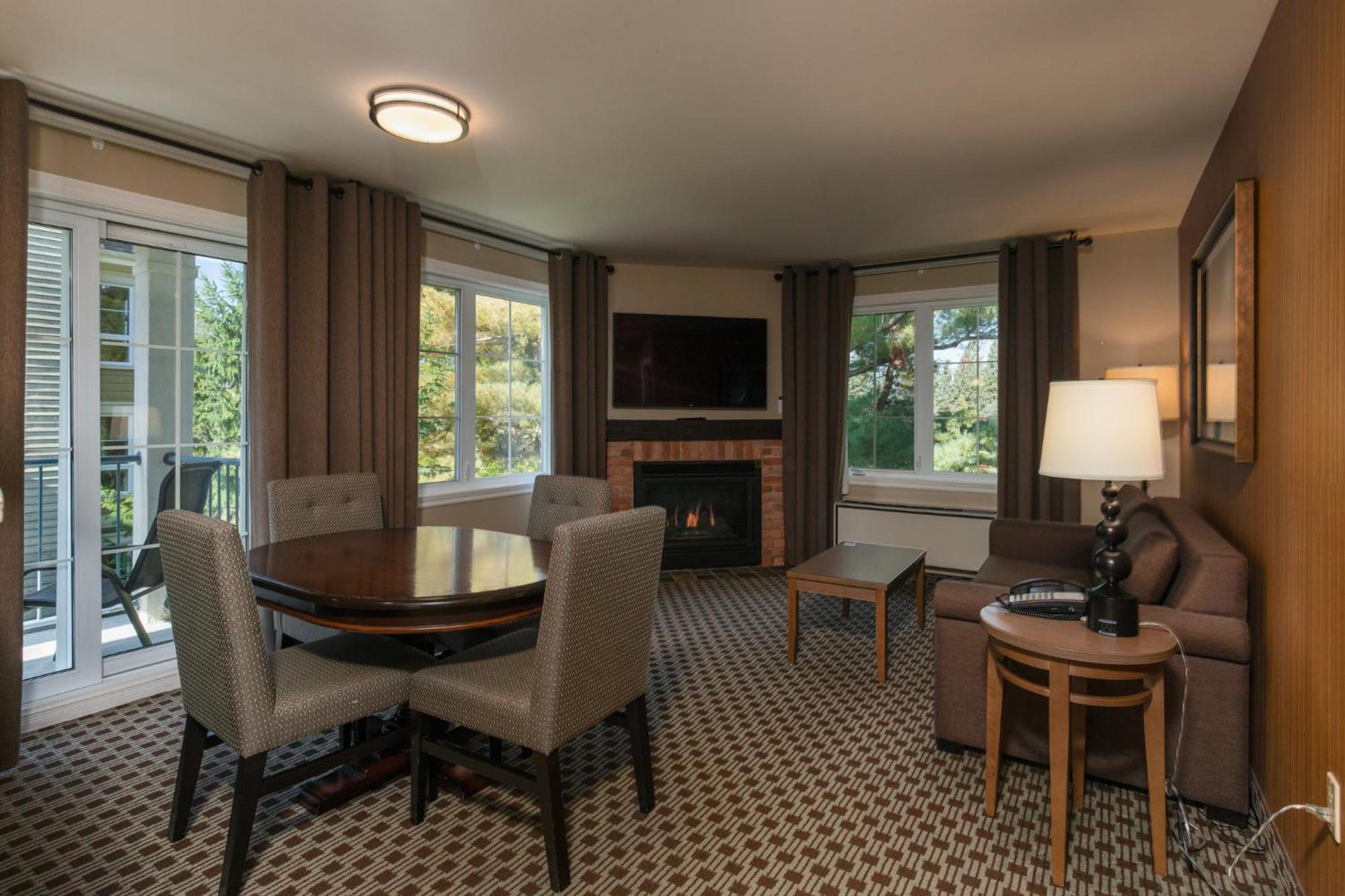 Holiday Inn Express & Suites Tremblant By Ihg Mont-Tremblant Ngoại thất bức ảnh